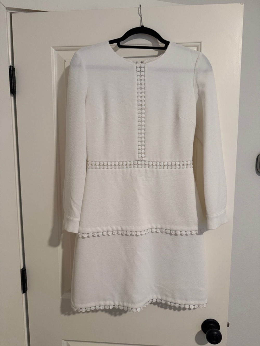 Club Monaco Cream V-Neck Shift Dress with Black Trim